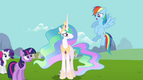 Rainbow Dash skeptical about Celestia and Fluttershy S03E10