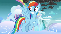 Rainbow grinning at the students S8E25
