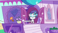 Rarity comes out wearing a headband PLS1E5a