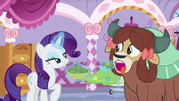 Rarity levitates sprouts into Yona's mouth S9E7