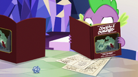 Spike looking at the manual S6E17