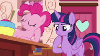 Twilight Sparkle considers asking Applejack S6E22