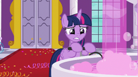 Twilight making bubbles in fruit punch S9E13