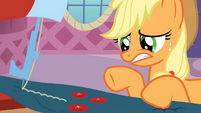 Applejack doesn't like her dress S3E13