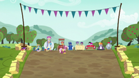 Cutie Mark Crusaders gallop to their carts S6E14