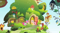 Pinkie Pie invites Fluttershy to a party S1E25