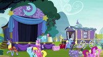 Ponies leaving Trixie's magic show S8E19