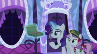 Rarity offering cookies to her friends S6E15