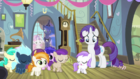 Rarity watching the foals leave S4E19