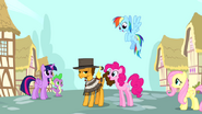 "Będzie dwóch organizatorów imprez w Ponyville? To super!"