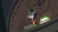 Chancellor Neighsay raising an eyebrow at Twilight S8E1