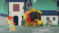 Colt's flower floats toward Sable Spirit's carriage S7E16