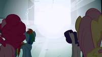 Pinkie Pie, Rainbow Dash, Rarity, Fluttershy look at the light S1E2