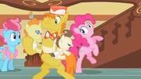 Pinkie Pie wants to play S2E13