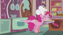 Pinkie closes oven while her cutie mark glows S5E8
