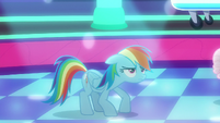 Rainbow Dash halfheartedly dancing S8E5