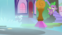 Spike following Twilight to Canterlot S9E5