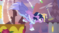 Twilight Sparkle catches the falling crown S9E26