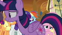 Twilight pacing in front of her friends S9E2