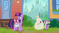 Twilight puts Dusty Pages' picture away S9E5