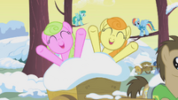 Daisy and Golden Harvest pop out of the snow S1E11