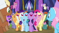 Mane Six sing in the middle of the crowd S7E14