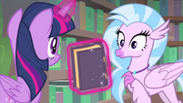 Twilight giving a book to Silverstream MLPS4