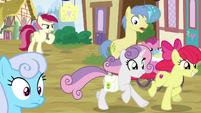 Apple Bloom and Sweetie gallop through town S9E22