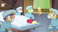 Applejack and surgeon ponies looking shocked S6E23