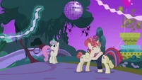 Moon Dancer hugging her sister S5E12