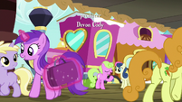 Ponies at the Ponyville train station S8E6