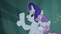 Rarity making shadow puppets S7E16.png (665 KB)