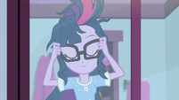 Twilight Sparkle puts her glasses on SS6