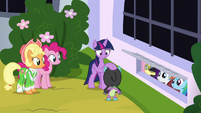 Twilight Sparkle thanking Spike S9E4