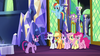 Twilight gathers her friends together S9E1