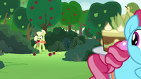 Granny Smith emerging from the bushes S7E13