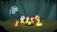 Pony sisters listening for sounds S7E16