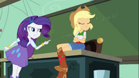 Rarity snaps at Applejack EG