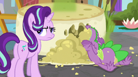 Spike falls out of the wheel of cheese S8E15