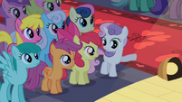 Look what Sweetie Belle is pointing at!