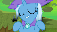 Trixie puts "great and powerful" in air quotes S9E20