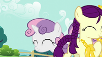Boysenberry with her balloon giraffe; Sweetie Belle comes up S5E19