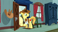 Braeburn looking at the Crusaders S5E6