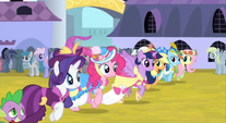 Main 6 trotting and Derpy in the background S3E13
