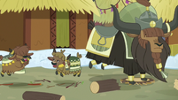 Old and young yaks stomping loudly S7E11