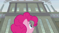 Pinkie beholding the Amusement Factory S9E14