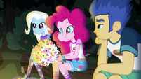 Pinkie comiendo malvaviscos