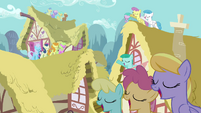 Ponies singing on roofs S3E13