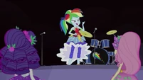 Rainbow Dash "set up the stage" EG4