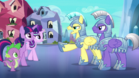 Royal guards stop Twilight and friends S6E16